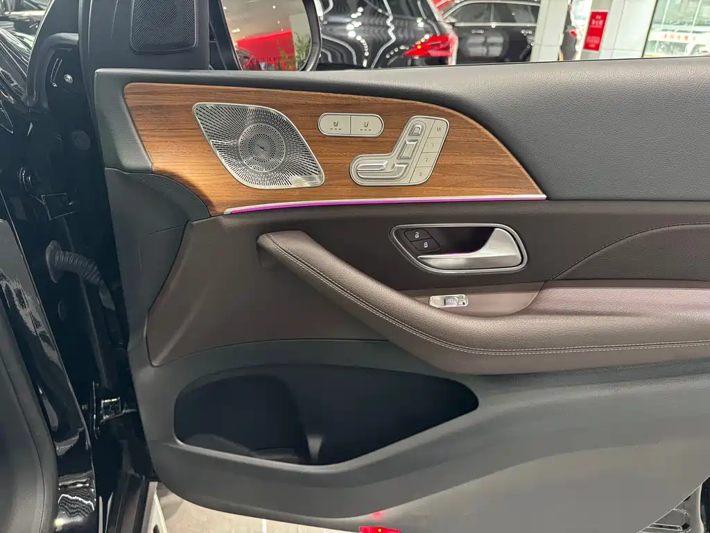 Mercedes-Benz GLS — миниатюра 18