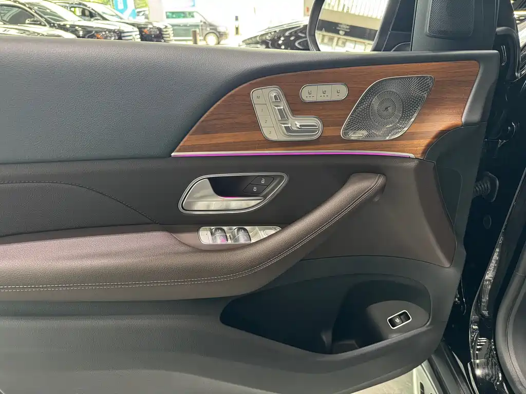 Mercedes-Benz GLS — миниатюра 7