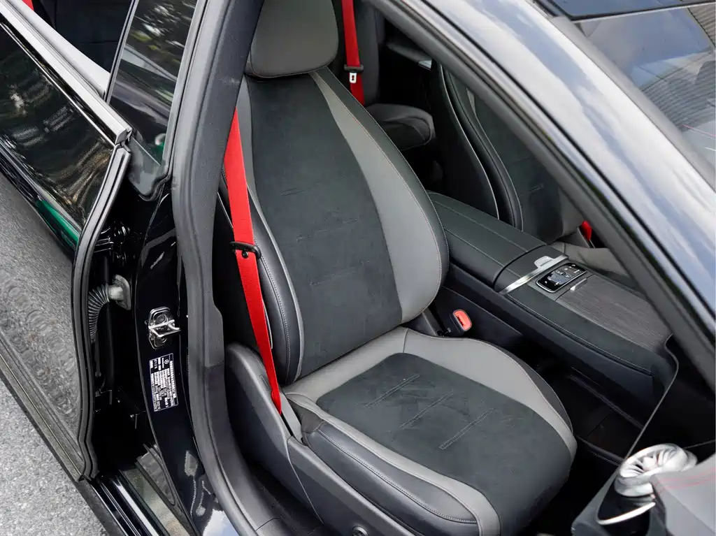 MERCEDES-BENZ EQE AMG