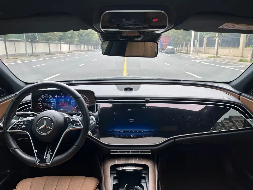 Mercedes-Benz E-Class — миниатюра 28