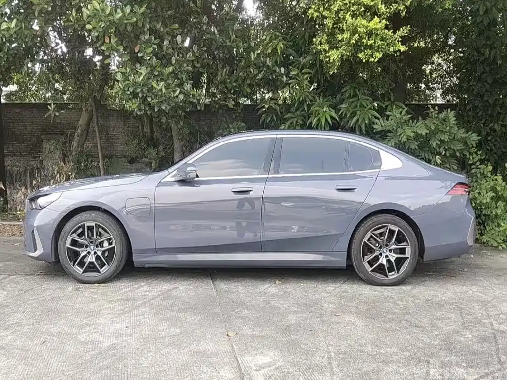 BMW i5 — миниатюра 4