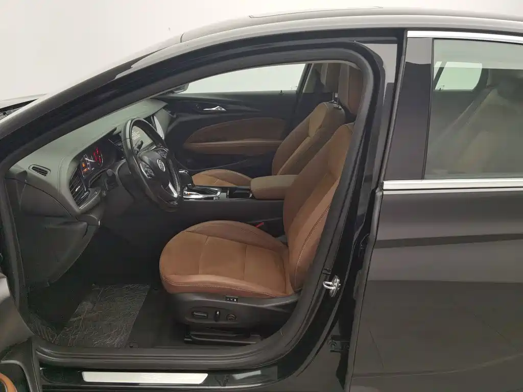 Buick Regal — миниатюра 10
