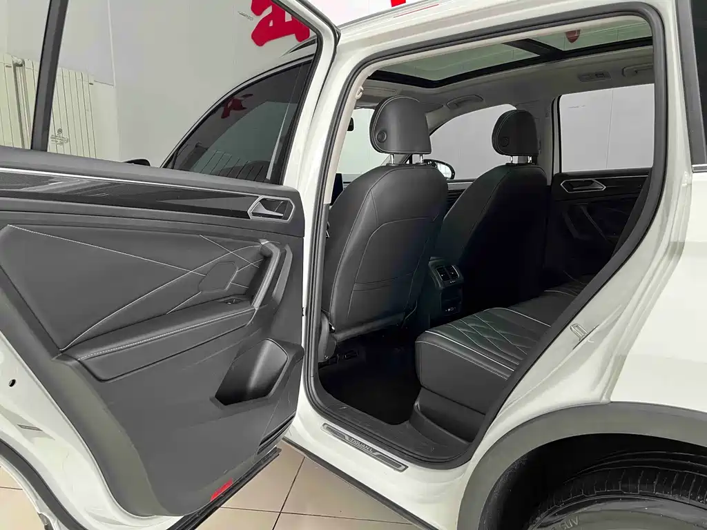 Volkswagen Tiguan L — миниатюра 15