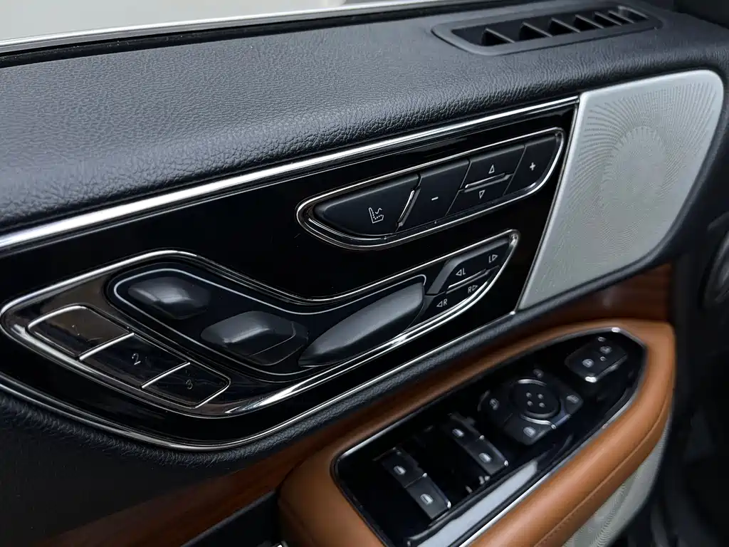 Lincoln Navigator — миниатюра 8