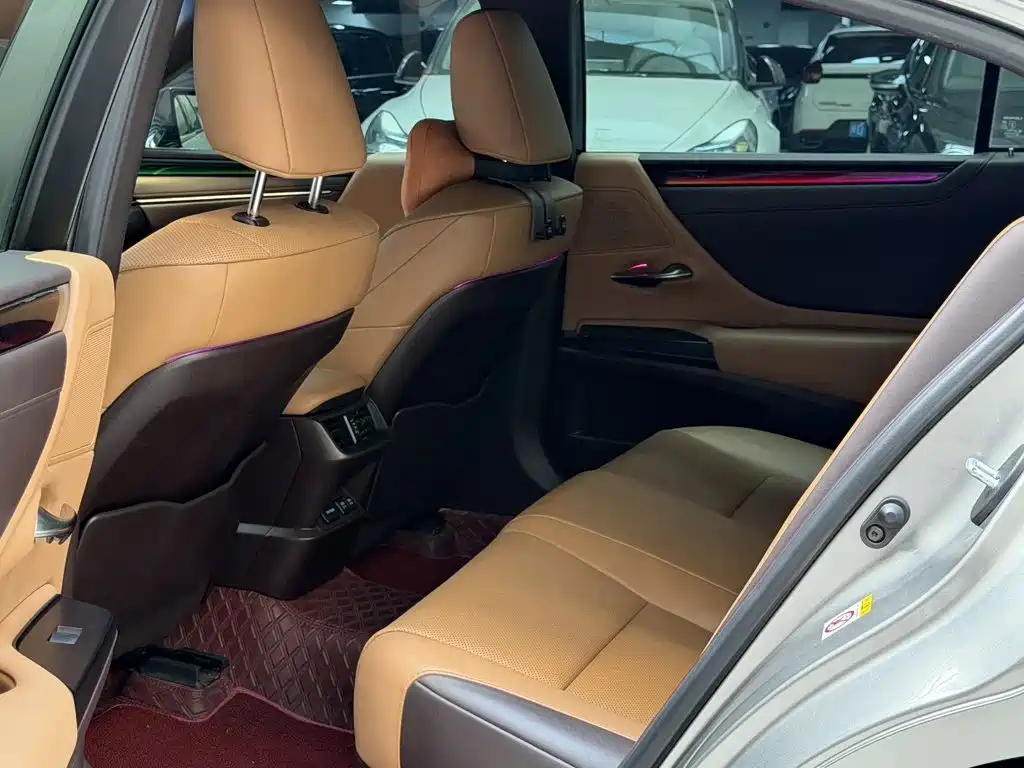 Lexus ES 2018 200 V