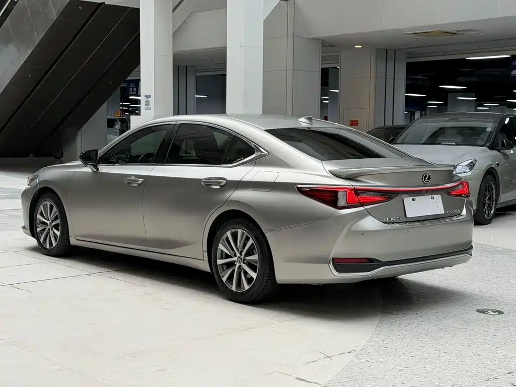 Lexus ES 2018 200 V