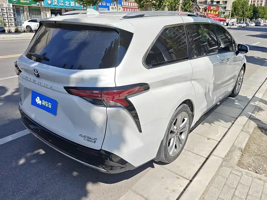 Toyota Sienna — миниатюра 3
