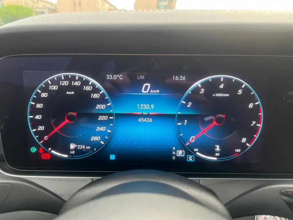 Mercedes-Benz E-Class — миниатюра 10