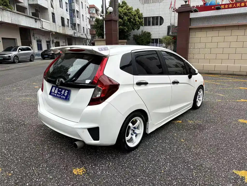 Honda Fit — миниатюра 5