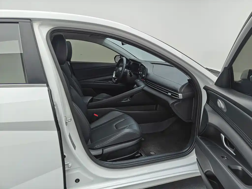 Hyundai Elantra — миниатюра 18