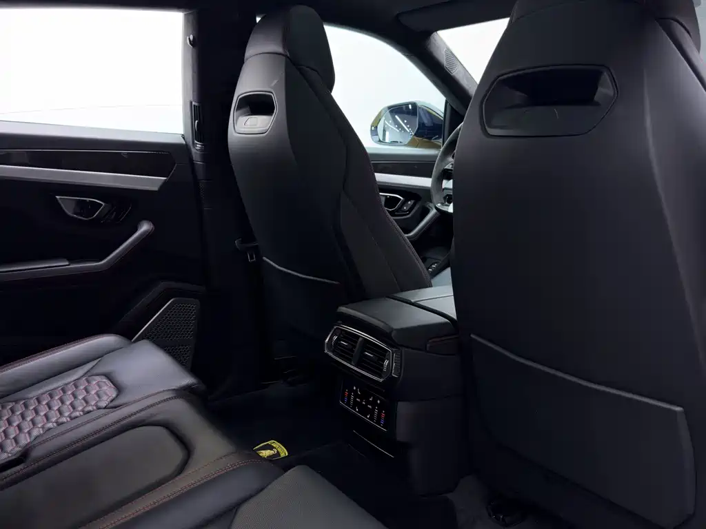 Lamborghini Urus — миниатюра 31