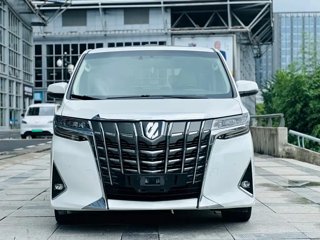 Toyota Alphard — миниатюра 2