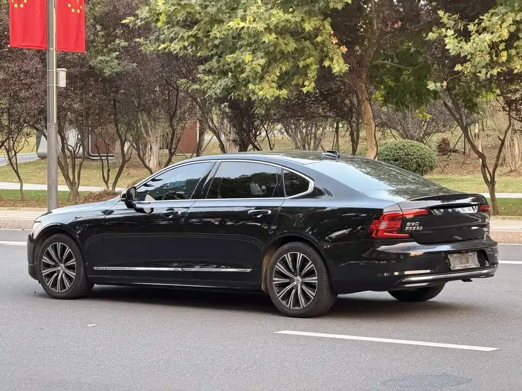 Volvo S90 — миниатюра 11