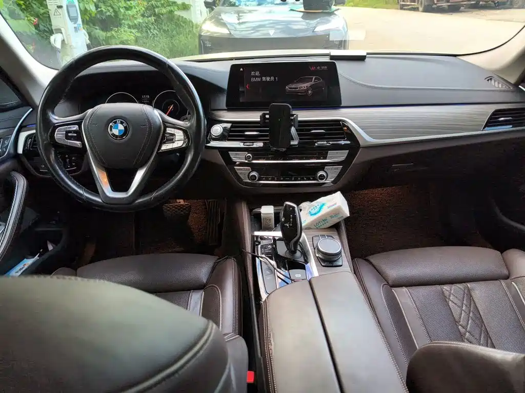 BMW 5 Series New Energy — миниатюра 13