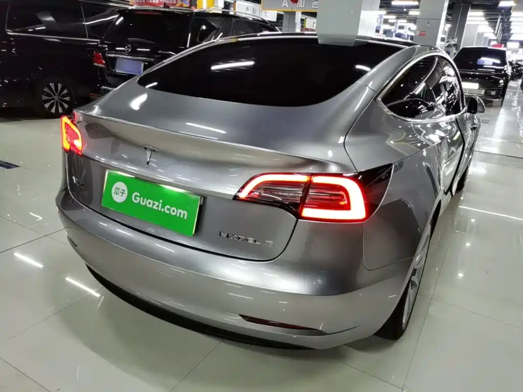 Tesla Model 3 — миниатюра 7