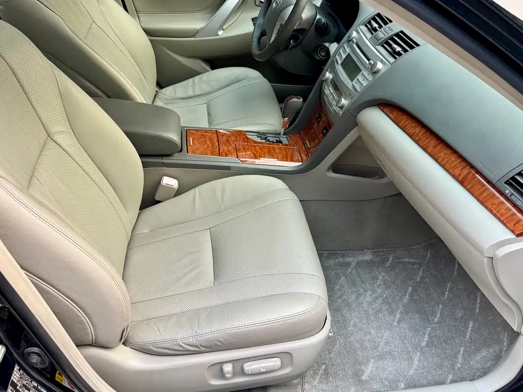 Toyota Camry — миниатюра 9