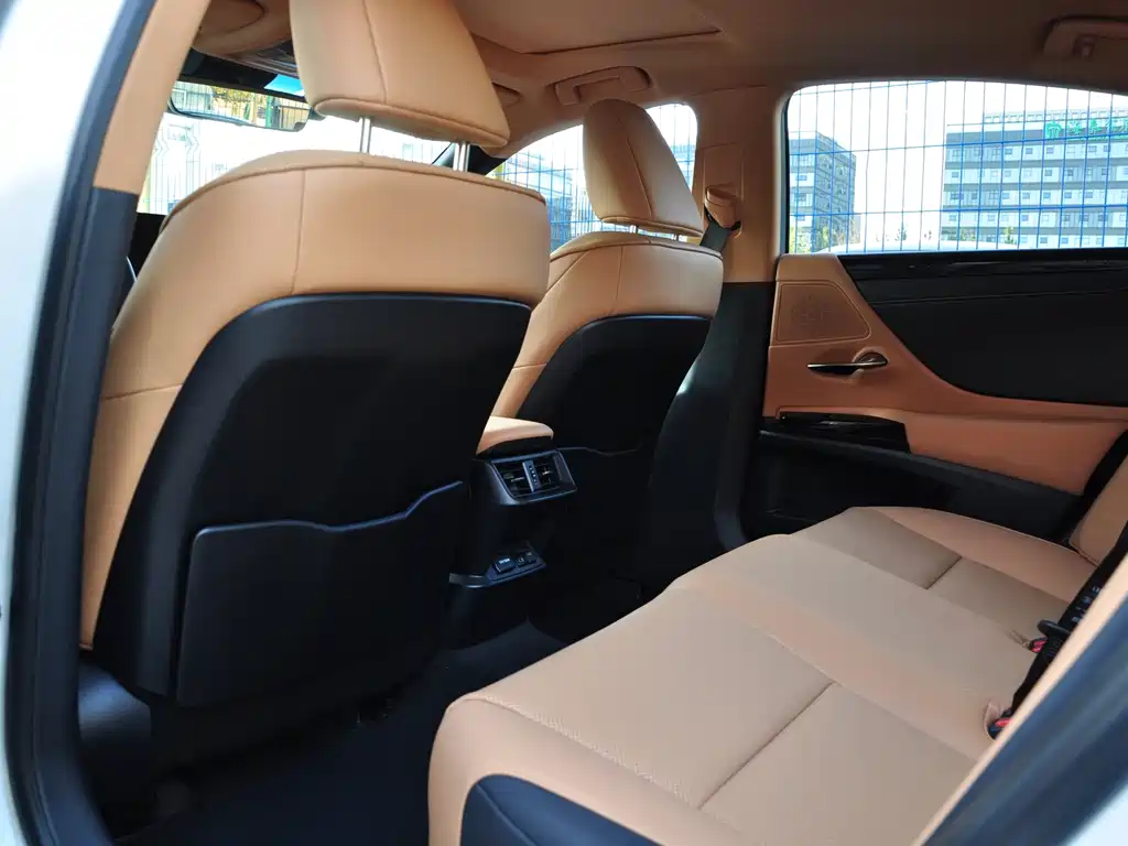 Lexus ES — миниатюра 7