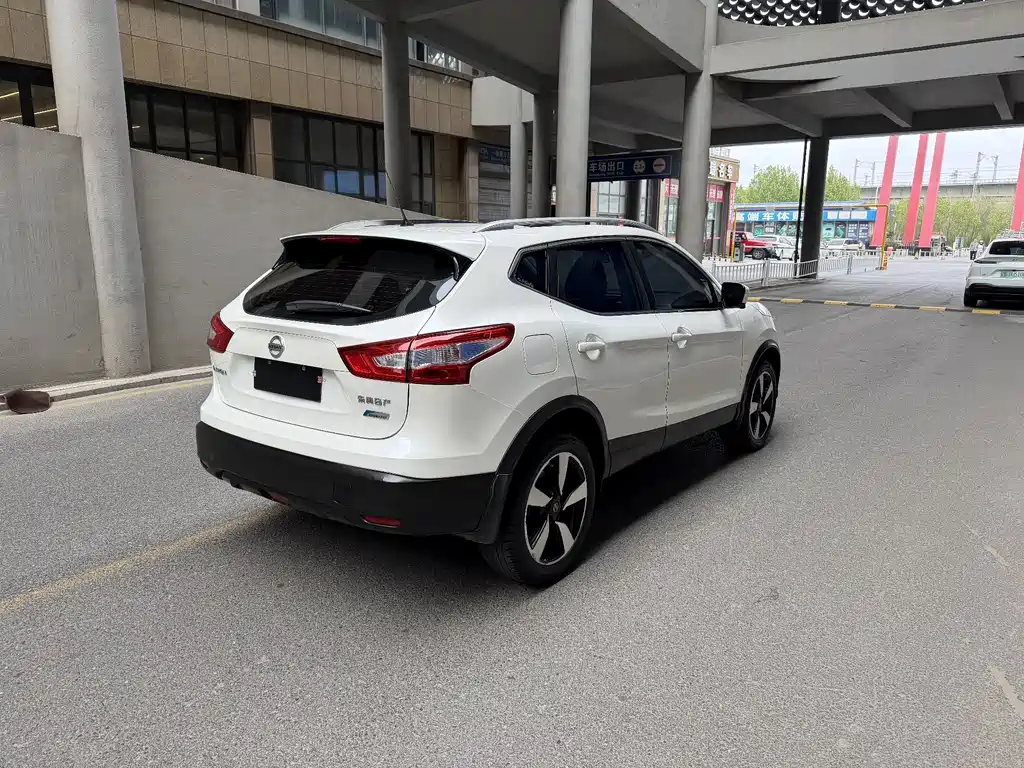 Nissan Qashqai 2016 2.0L CVT Luxury