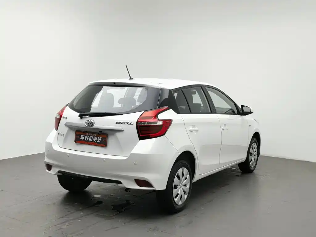 Toyota Yaris L — миниатюра 2