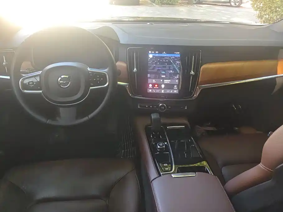Volvo S90 PHEV — миниатюра 12