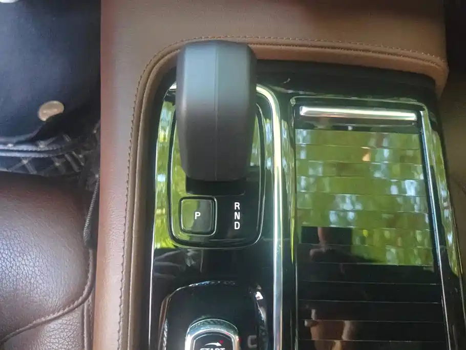 Volvo S90 PHEV — миниатюра 16