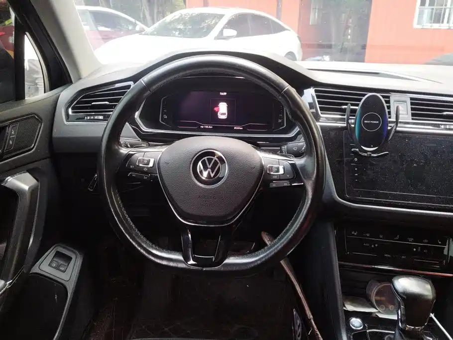 Volkswagen Tiguan L PHEV — миниатюра 15