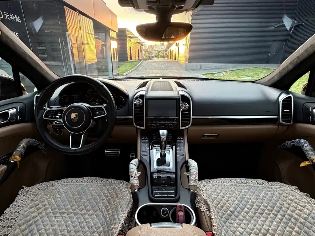 Porsche Cayenne — миниатюра 9