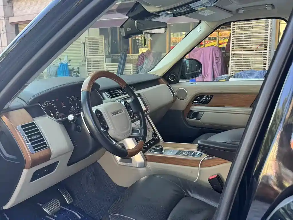 Land Rover Range Rover — миниатюра 4