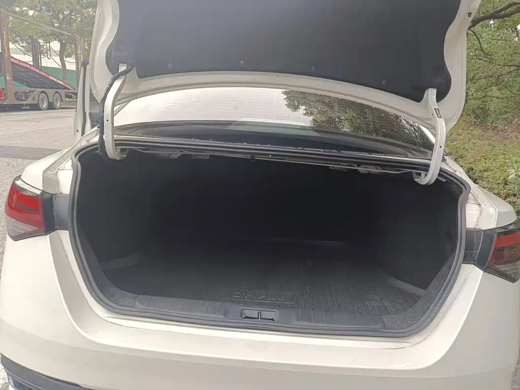 Nissan Sylphy — миниатюра 17