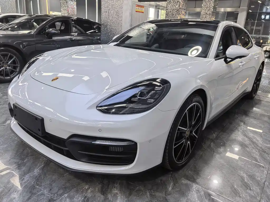 Porsche Panamera 2021
