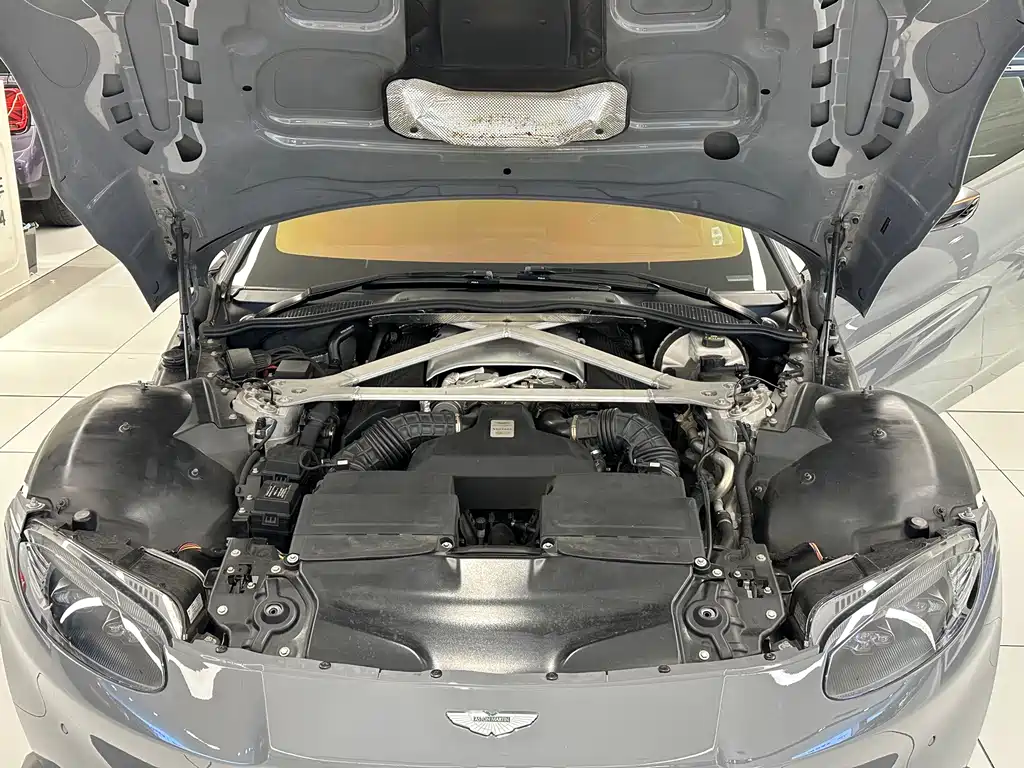 Aston Martin V8 Vantage — миниатюра 18