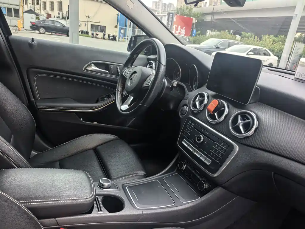 Mercedes-Benz GLA — миниатюра 7
