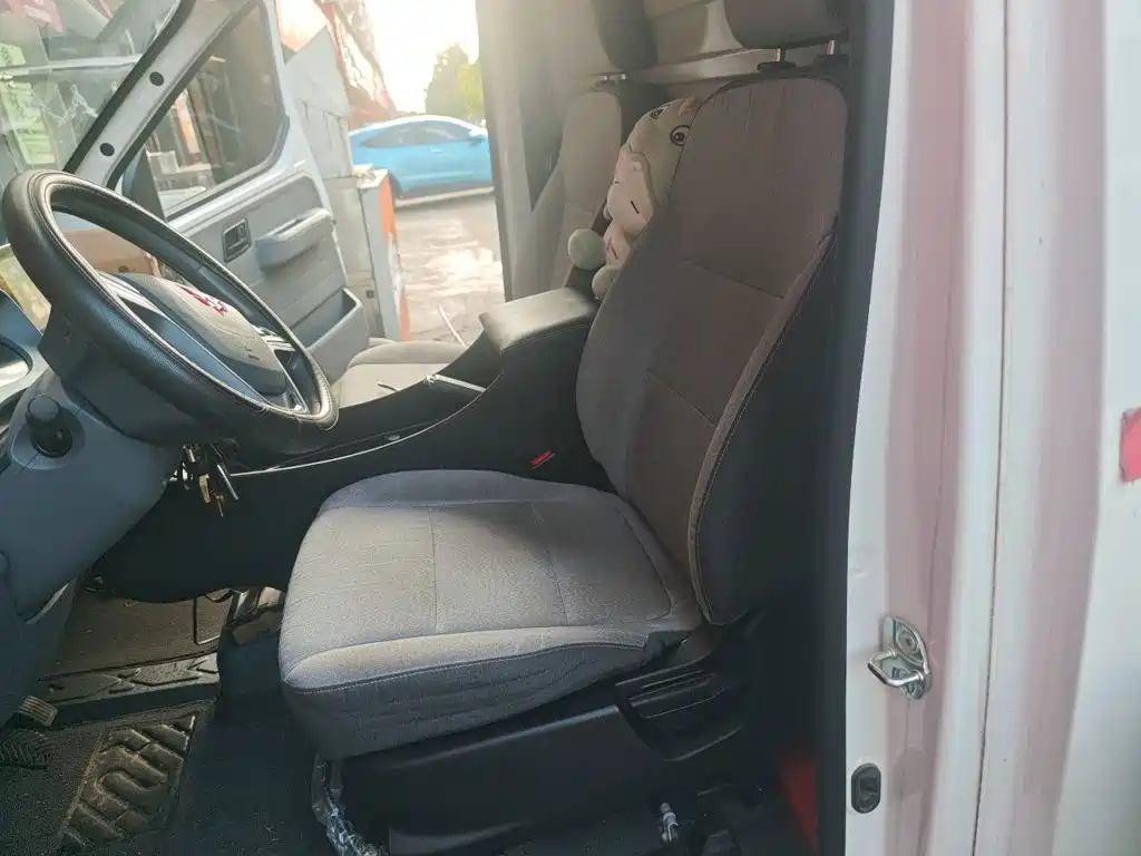 Wuling Yangguang — миниатюра 11
