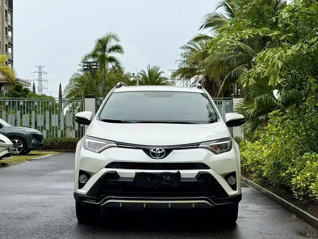 Toyota RAV4 — миниатюра 2