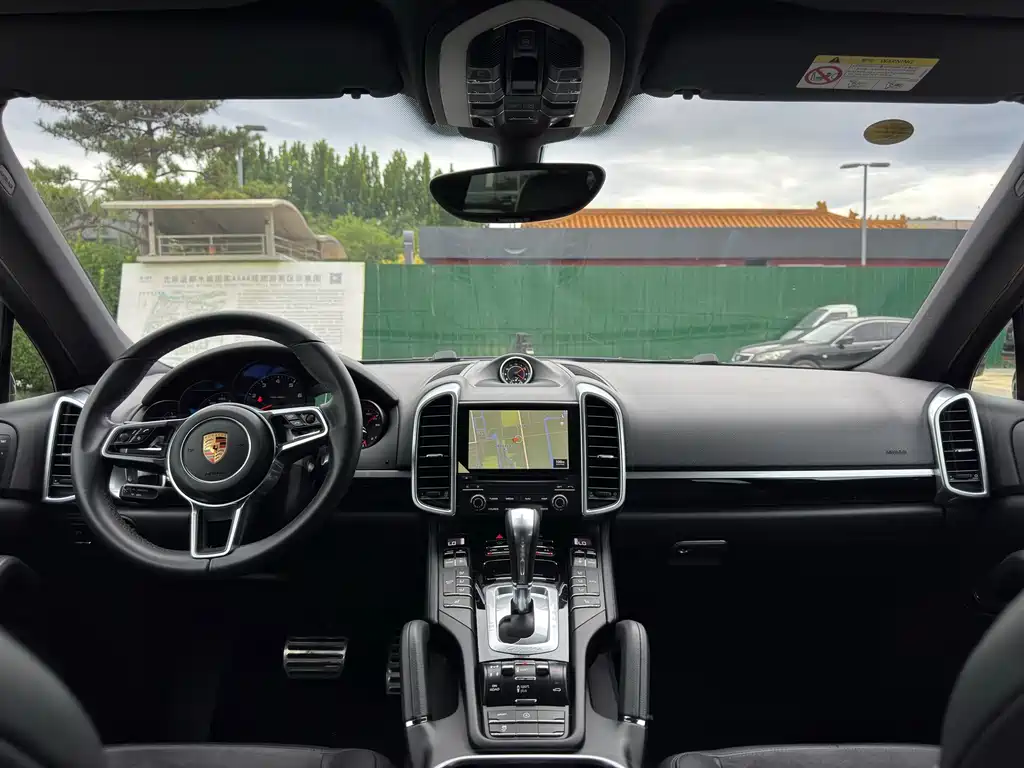 Porsche Cayenne — миниатюра 5