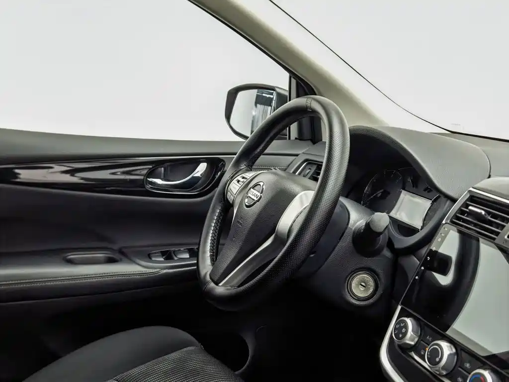 Nissan Tiida — миниатюра 22