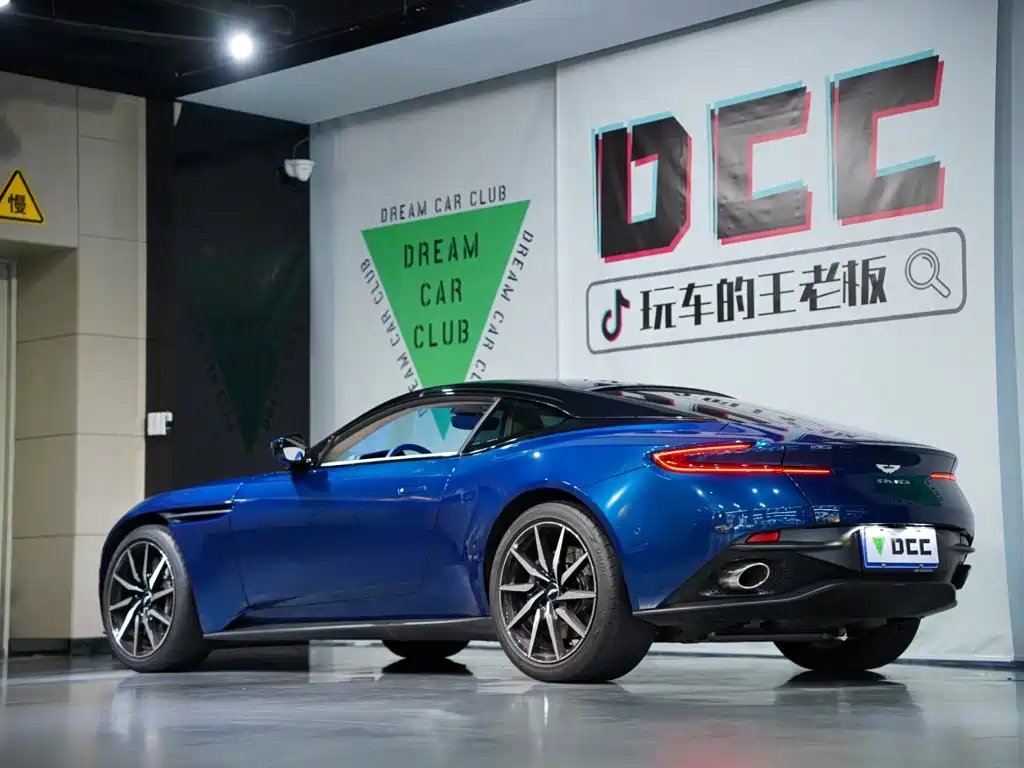 Aston Martin DB11 — миниатюра 12