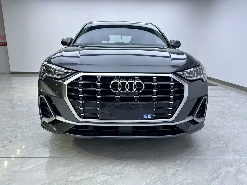 Audi Q3 2023 35 TFSI Fashion (1.4T)