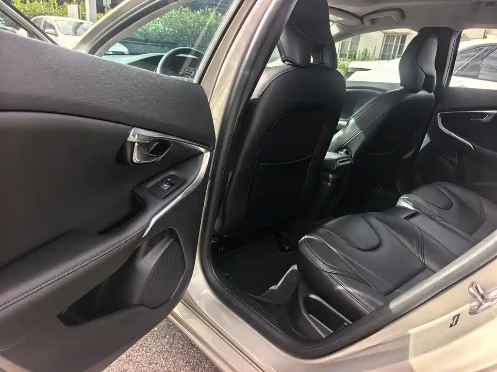 Volvo V40 — миниатюра 12