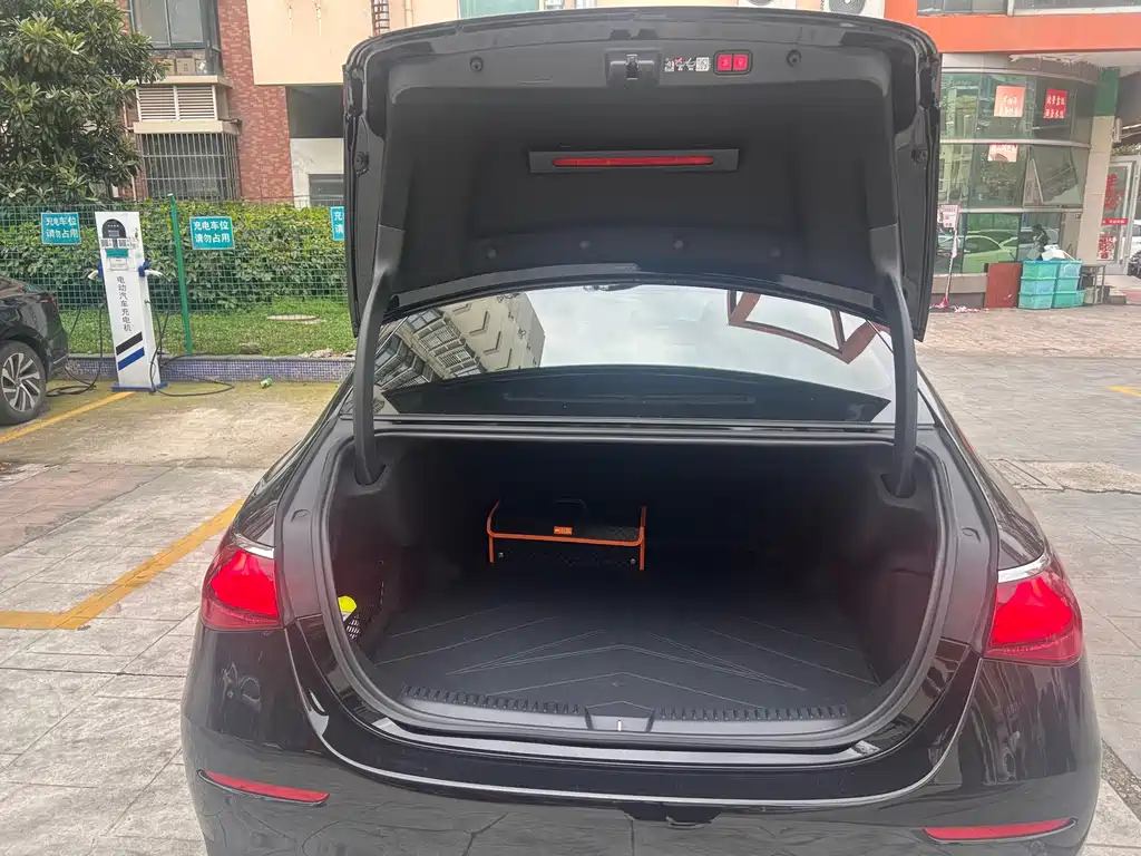 Mercedes-Benz E-Class — миниатюра 15