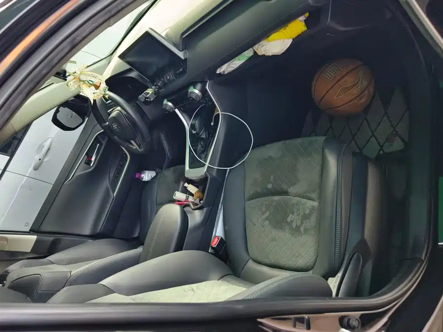 Toyota RAV4 — миниатюра 8