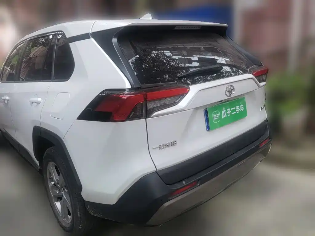 Toyota RAV4 — миниатюра 4