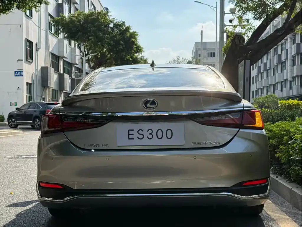 Lexus ES — миниатюра 8