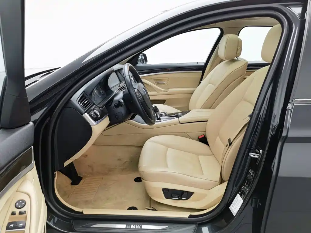 BMW 5 Series — миниатюра 10