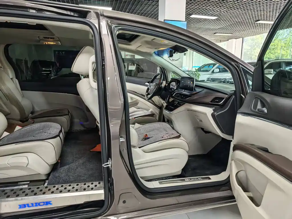 Buick GL8 — миниатюра 12