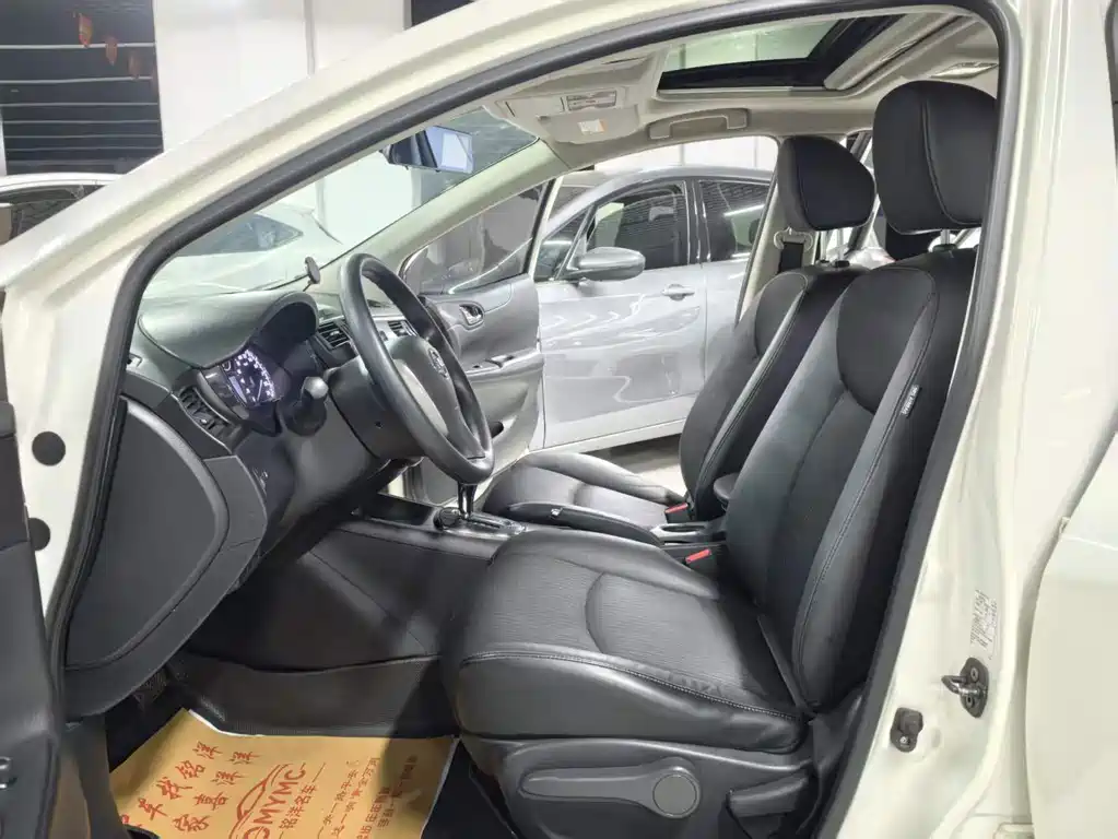 Nissan Tiida — миниатюра 5