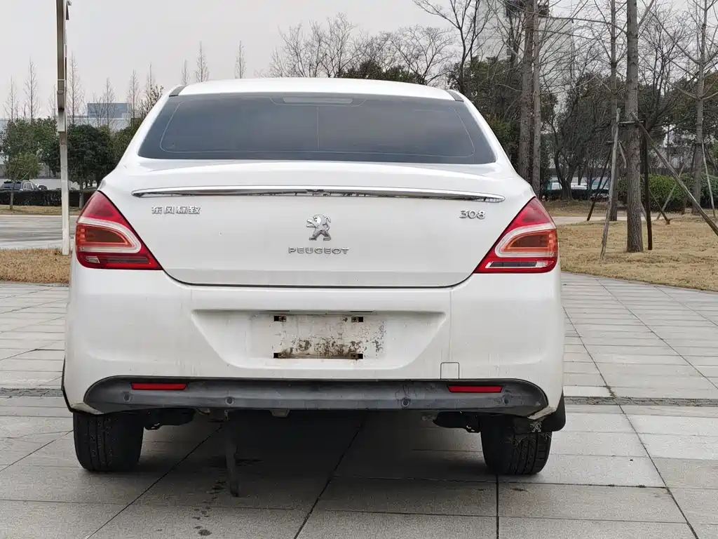 Peugeot 308 2013 1.6L MT