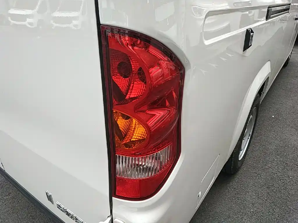 予风汽车 予风黄金仓 — миниатюра 8