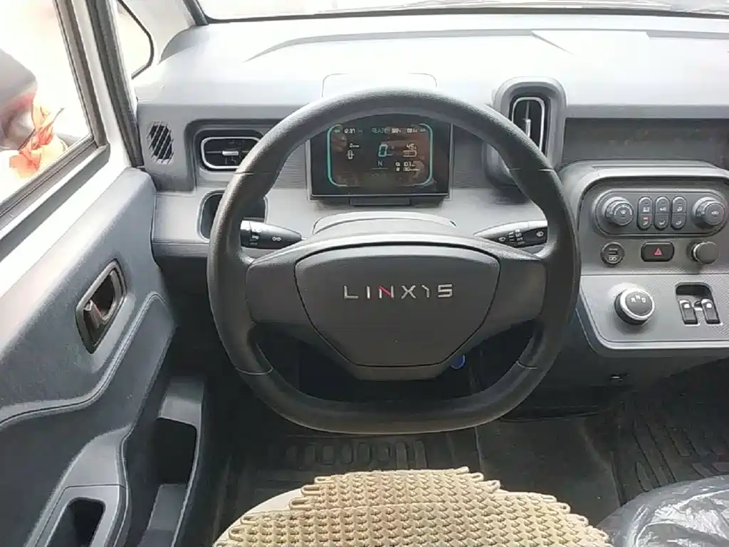 予风汽车 予风黄金仓 — миниатюра 11
