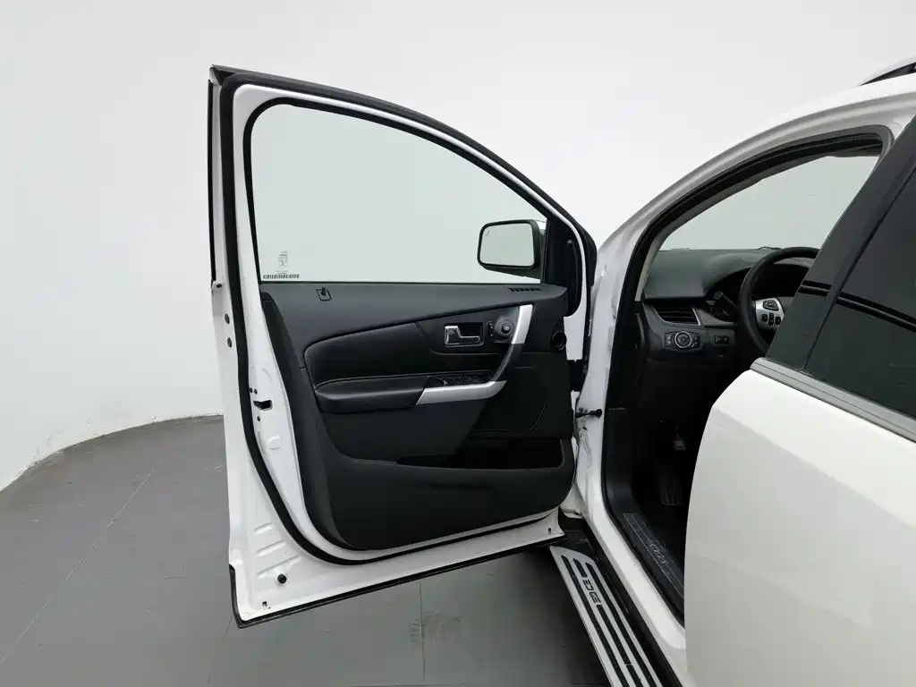 Ford Edge (Import) — миниатюра 8